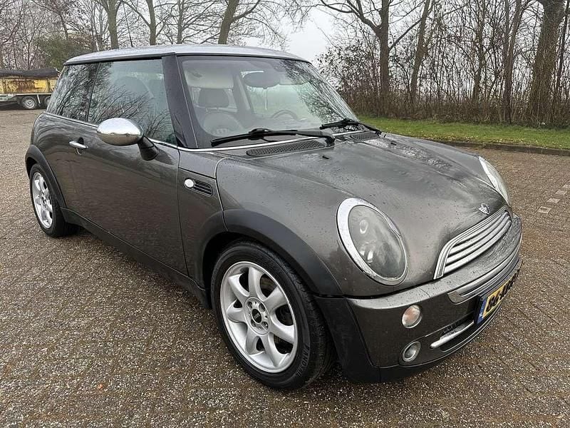 Grijs Occasion 2006 Mini Cooper Hatchback | € 2.500 (Super prijs) - Afbeelding 1/4