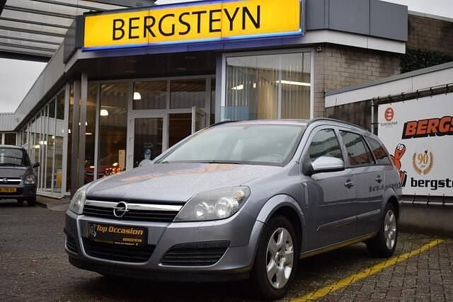 Grijs (metallic) Gebruikt 2006 Opel Astra Edition Stationwagen | € 1.995 (Eerlijke prijs) - Afbeelding 1/4