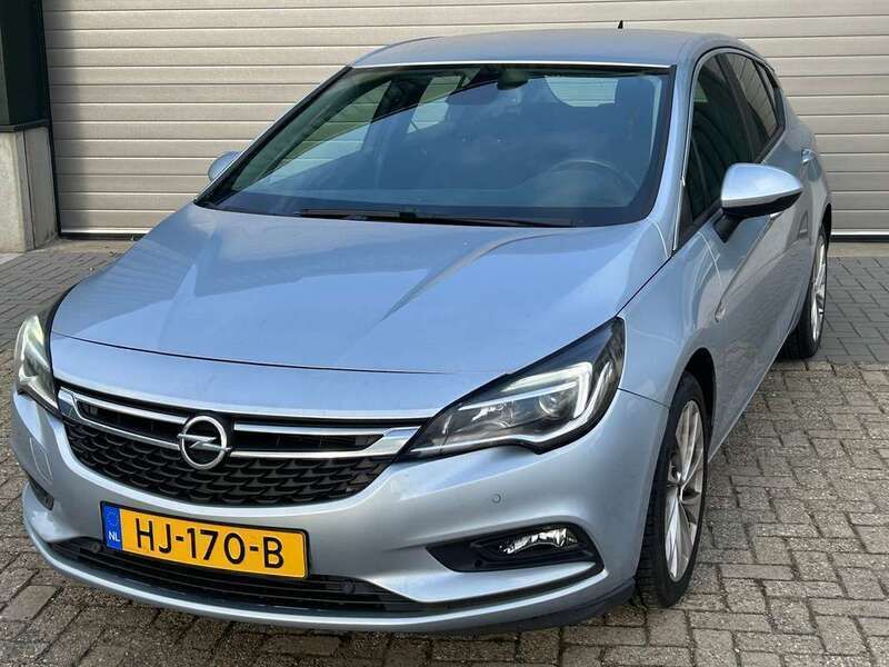 Grijs Gebruikt 2015 Opel Astra Edition Hatchback | € 11.950 (Eerlijke prijs) - Afbeelding 1/4