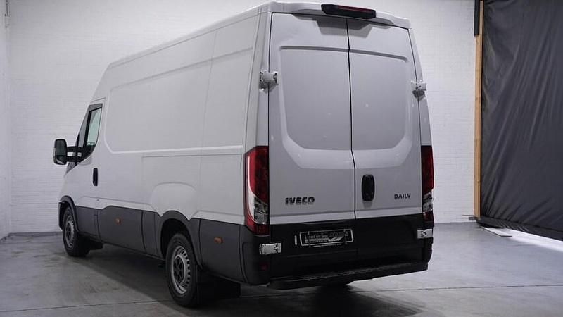 Occasion Iveco Daily 160 PK (117 kW) 2022 Wit Sedan