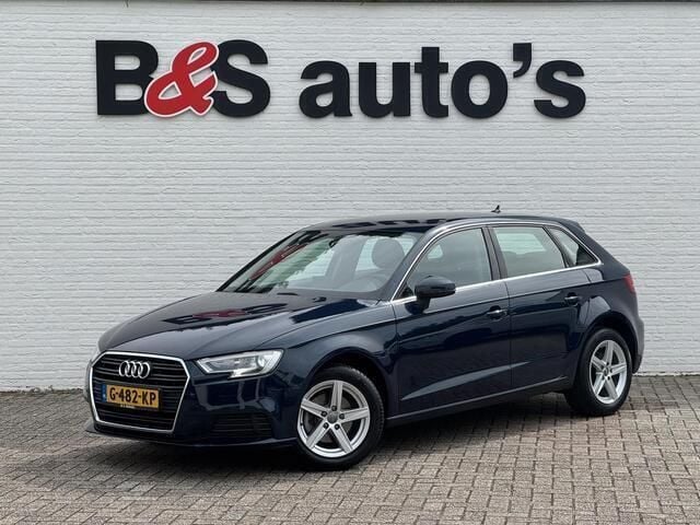 Blauw, metallic lak Gebruikt 2019 Audi A3 Sportback Hatchback | € 13.400 (Goede deal) - Afbeelding 1/4