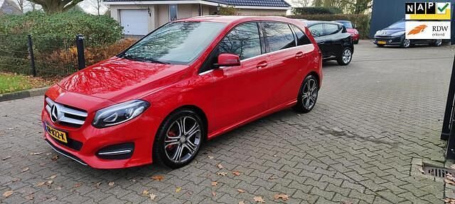Rood Occasion 2015 Mercedes B180 Ambition MPV | € 7.450 (Eerlijke prijs) - Afbeelding 1/4