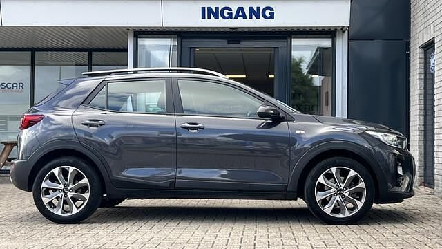 Grijs Gebruikt 2019 Kia Stonic SUV | € 18.750 (Eerlijke prijs) - Afbeelding 1/3
