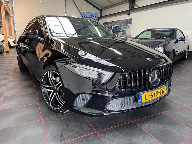 Occasion Mercedes A180 Premium Plus 136 PK (100 kW) 2019 Zwart Hatchback