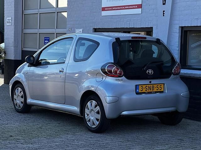 Occasion Toyota Aygo 68 PK (50 kW) 2009 Grijs Hatchback
