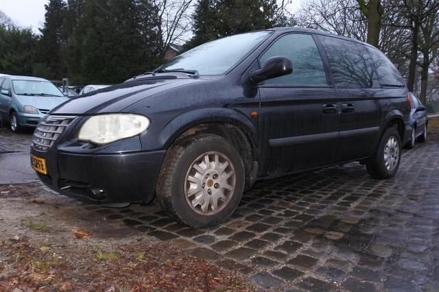 Zwart Gebruikt 2006 Chrysler Voyager MPV | € 995 (Eerlijke prijs) - Afbeelding 1/4