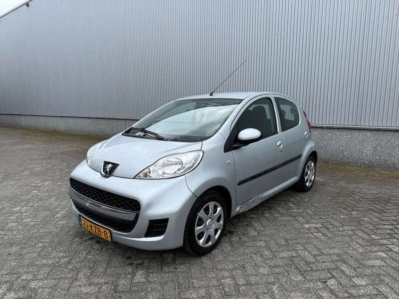 Zilver Gebruikt 2010 Peugeot 107 Hatchback | € 1.395 (Eerlijke prijs) - Afbeelding 1/4