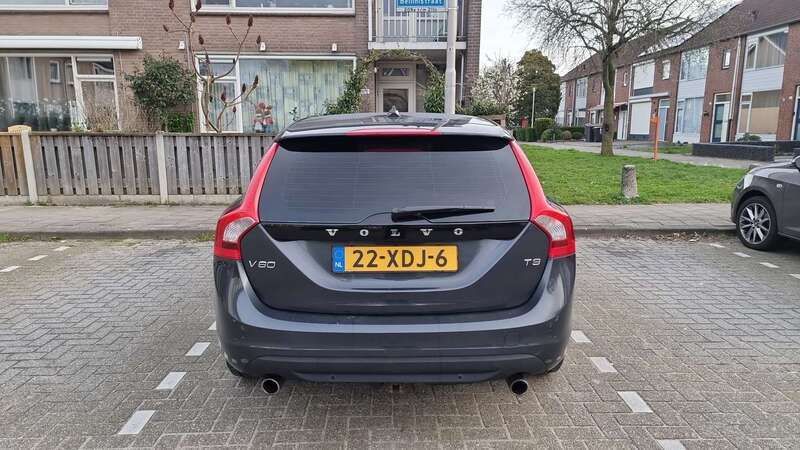 Grijs Gebruikt 2012 Volvo V60 Momentum Stationwagen | € 5.500 (Eerlijke prijs) - Afbeelding 1/4
