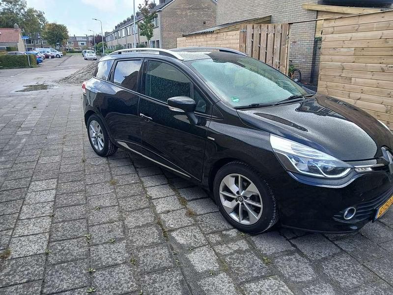 Zwart Occasion 2016 Renault Clio GrandTour LIMITED Stationwagen | € 11.500 (Iets duurder) - Afbeelding 1/4