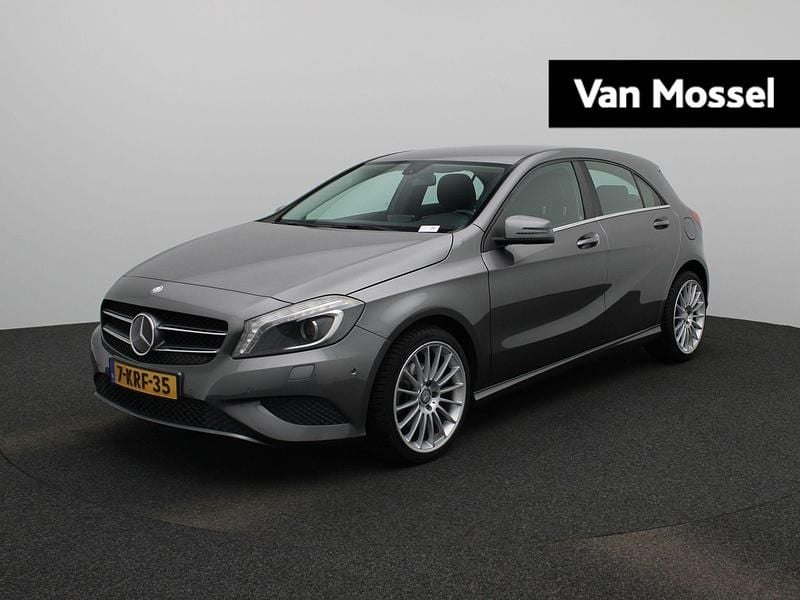 Grijs Gebruikt 2013 Mercedes A180 Ambition Hatchback | € 15.900 (Eerlijke prijs) - Afbeelding 1/4