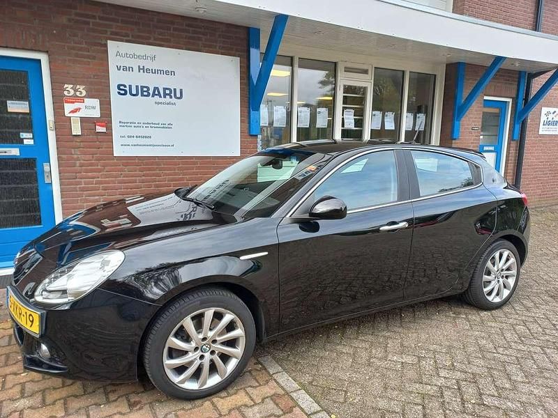 Zwart Gebruikt 2014 Alfa Romeo Giulietta Hatchback | € 12.950 (Eerlijke prijs) - Afbeelding 1/4