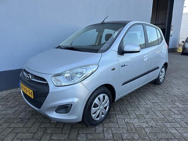 Grijs Gebruikt 2013 Hyundai i10 Hatchback | € 4.750 (Eerlijke prijs) - Afbeelding 1/4