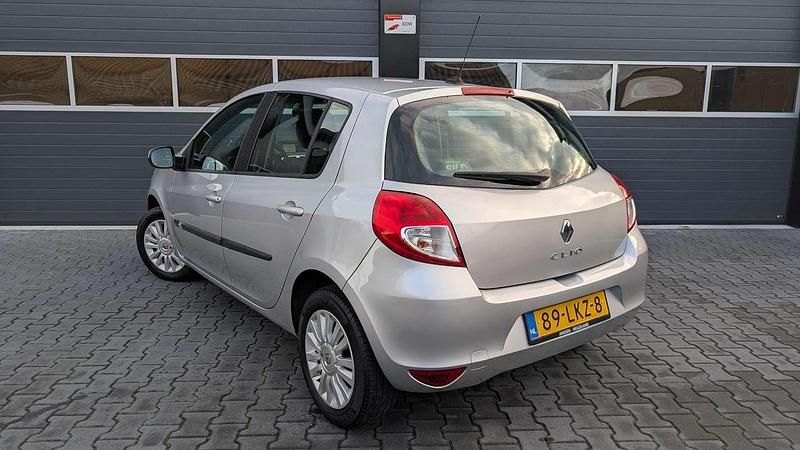Occasion Renault Clio II Business 75 PK (55 kW) 2010 Grijs Hatchback