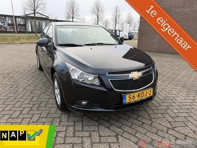 Zwart Occasion 2011 Chevrolet Cruze LS Sedan | € 3.999 (Eerlijke prijs) - Afbeelding 1/4
