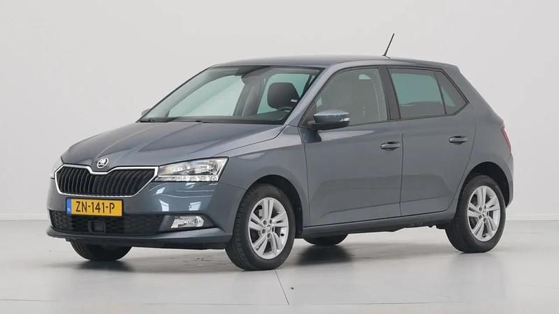 Grijs Gebruikt 2019 Skoda Fabia Style Hatchback | € 11.340 (Eerlijke prijs) - Afbeelding 1/4