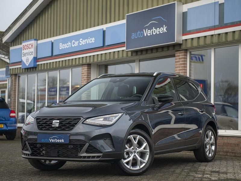 Grijs Gebruikt 2024 Seat Arona CONNECT SUV | € 27.990 (Duur) - Afbeelding 1/4