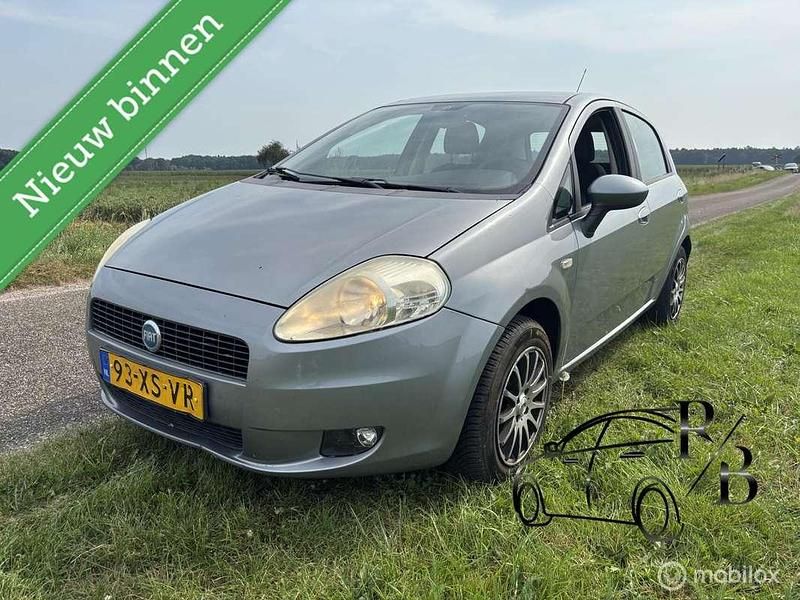 Grijs Gebruikt 2007 Fiat Grande Punto Dynamic Hatchback | € 1.199 (Goede deal) - Afbeelding 1/4