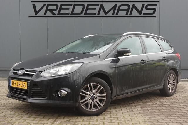 Zwart (metallic) Occasion 2013 Ford Focus Titanium Stationwagen | € 2.450 (Goede deal) - Afbeelding 1/4