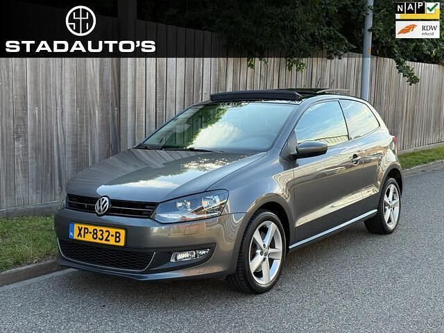 Grijs Gebruikt 2012 VW Polo Hatchback | € 7.999 (Goede deal) - Afbeelding 1/4