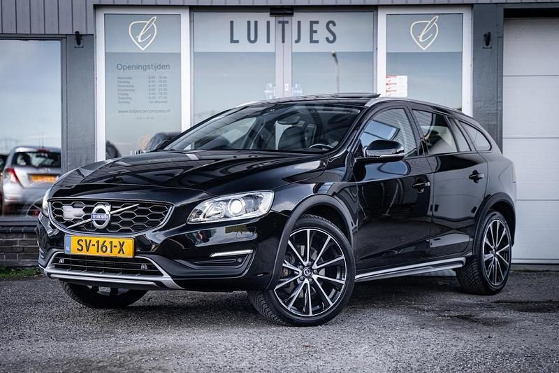 Zwart Gebruikt 2018 Volvo V60 CC Stationwagen | € 25.900 (Goede deal) - Afbeelding 1/4