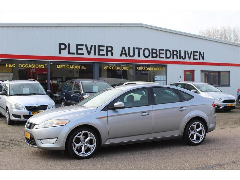 Grijs Gebruikt 2007 Ford Mondeo Trend Hatchback | € 1.950 (Eerlijke prijs) - Afbeelding 1/4
