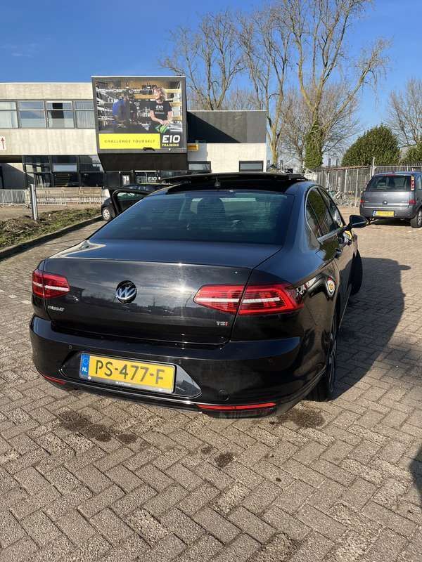 Zwart Gebruikt 2017 VW Passat Sedan | € 17.000 (Super prijs) - Afbeelding 1/4