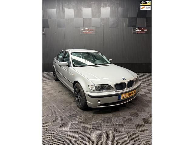 Grijs Gebruikt 2002 BMW 316 Executive Sedan | € 2.250 (Eerlijke prijs) - Afbeelding 1/4