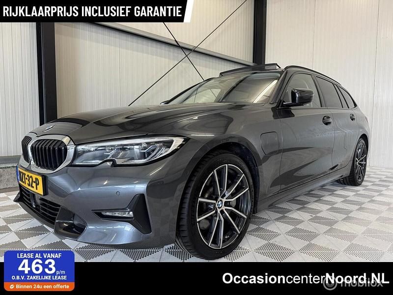 Grijs Gebruikt 2020 BMW 330e Sport Line Stationwagen | € 28.880 (Duur) - Afbeelding 1/4