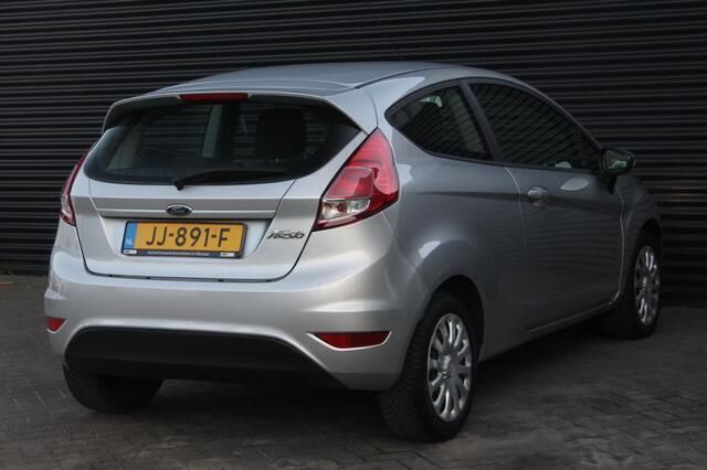 Occasion Ford Fiesta Style 80 PK (58 kW) 2016 Grijs, metallic lak Hatchback