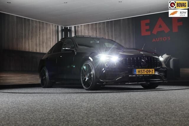 Zwart Gebruikt 2024 Mercedes C300 AMG line Sedan | € 69.950 - Afbeelding 1/3