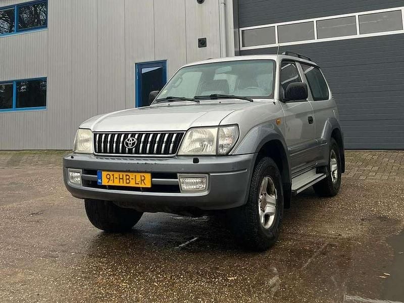 Zilver Gebruikt 2001 Toyota Land Cruiser Executive Stationwagen | € 7.450 (Eerlijke prijs) - Afbeelding 1/4