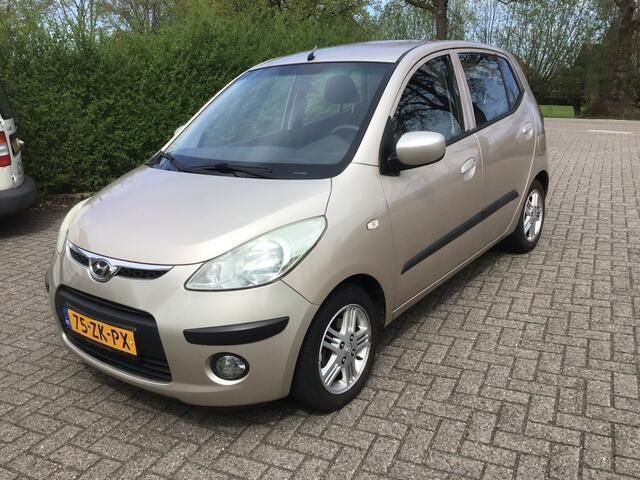 Beige, metallic lak Gebruikt 2008 Hyundai i10 Hatchback | € 2.500 (Eerlijke prijs) - Afbeelding 1/4