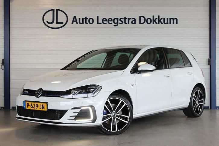 Occasion 2018 VW e-Golf GTE Hatchback | € 18.750 (Eerlijke prijs) - Afbeelding 1/4