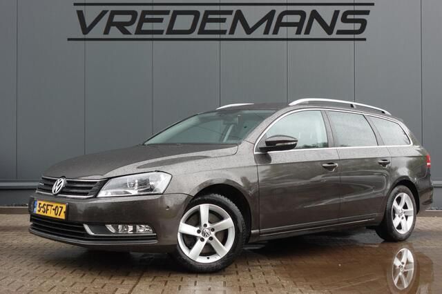 Bruin, metallic lak Gebruikt 2013 VW Passat Edition Stationwagen | € 6.450 (Goede deal) - Afbeelding 1/4