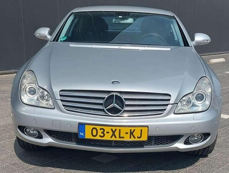 Zilver Gebruikt 2007 Mercedes CLS500 Sedan | € 9.750 (Eerlijke prijs) - Afbeelding 1/4