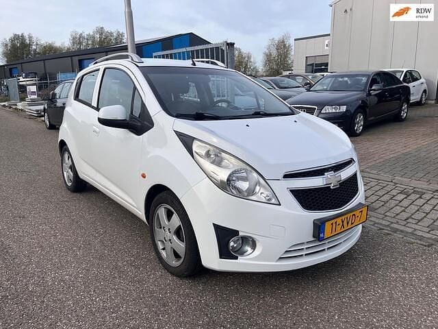 Wit Gebruikt 2011 Chevrolet Spark LT Hatchback | € 1.750 (Goede deal) - Afbeelding 1/4