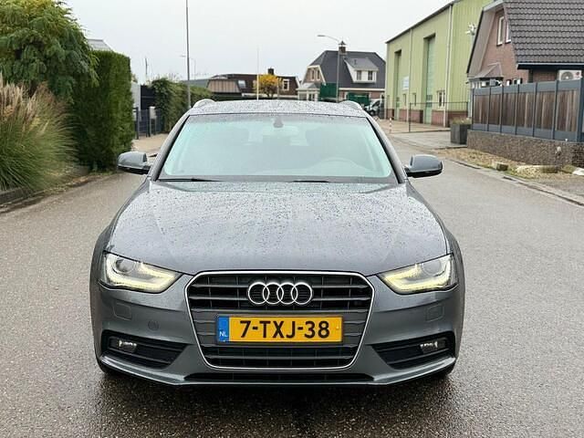 Grijs Gebruikt 2014 Audi A4 Business Stationwagen | € 6.950 (Duur) - Afbeelding 1/4