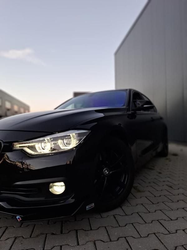 Zwart Gebruikt 2016 BMW 330e Executive Sedan | € 19.850 (Duur) - Afbeelding 1/4