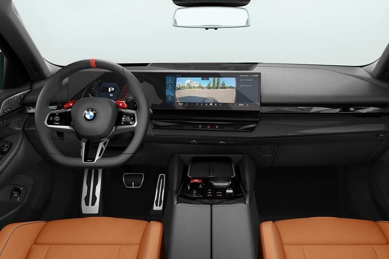 Nieuw BMW M5 727 PK (534 kW) 2026 M isle of man green metallic (groen metallic) Stationwagen