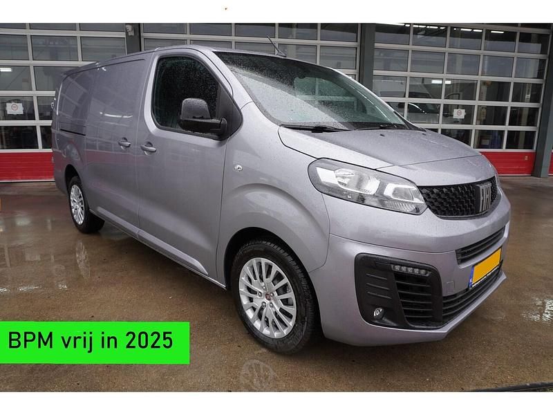 Grijs Gebruikt 2023 Fiat Scudo Van | € 28.950 - Afbeelding 1/4