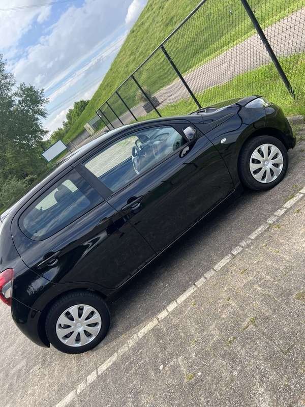 Zwart Gebruikt 2018 Peugeot 108 Active Hatchback | € 4.500 (Super prijs) - Afbeelding 1/4