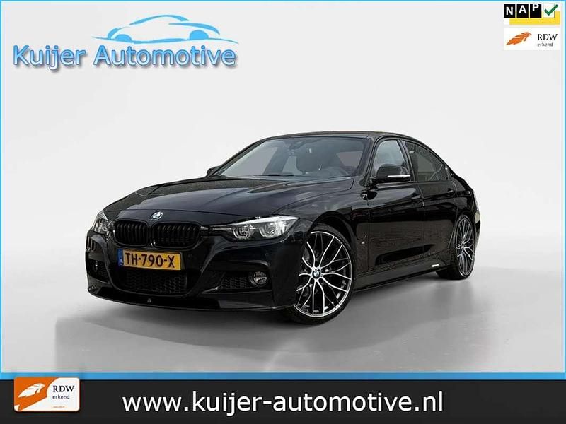 Zwart Gebruikt 2018 BMW 330e M Performance Sedan | € 20.945 (Eerlijke prijs) - Afbeelding 1/4
