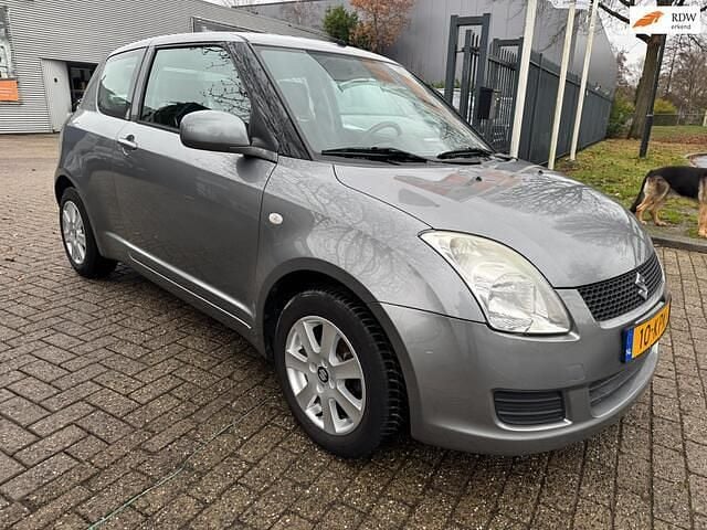 Grijs (metallic) Gebruikt 2010 Suzuki Swift Comfort Hatchback | € 1.975 (Goede deal) - Afbeelding 1/4
