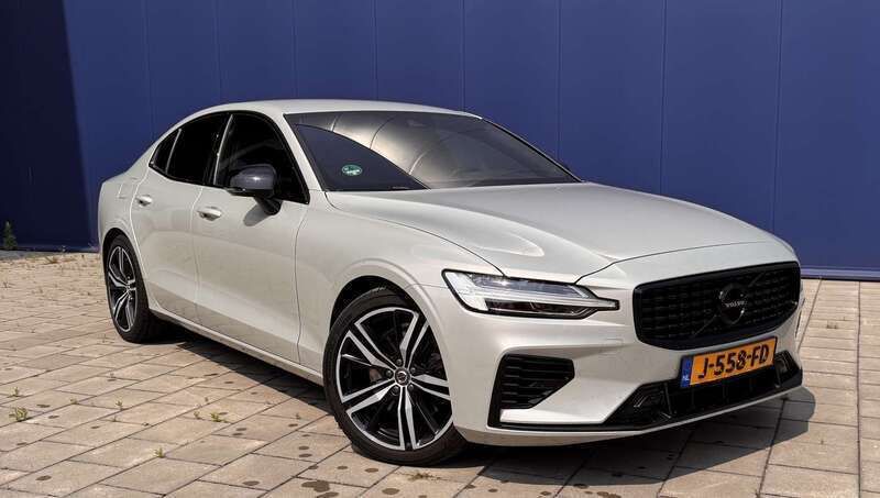 Grijs Gebruikt 2020 Volvo S60 R-Design Sedan | € 31.999 (Iets duurder) - Afbeelding 1/4