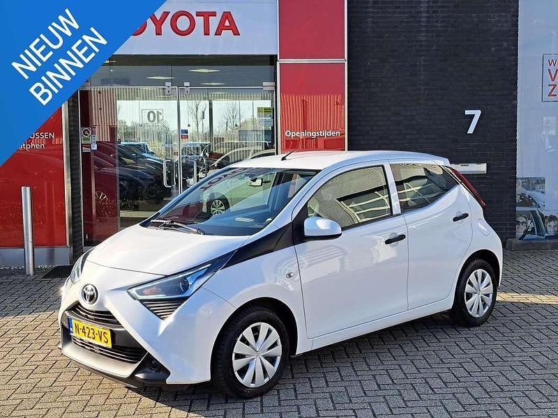 Wit Occasion 2022 Toyota Aygo X SUV | € 11.840 (Super prijs) - Afbeelding 1/4