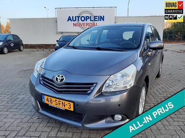 Grijs Gebruikt 2011 Toyota Verso MPV | € 12.750 (Duur) - Afbeelding 1/4