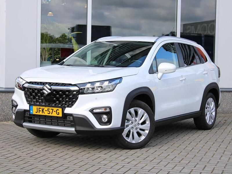 Wit Occasion 2025 Suzuki SX4 S-Cross SUV | € 27.840 (Goede deal) - Afbeelding 1/4