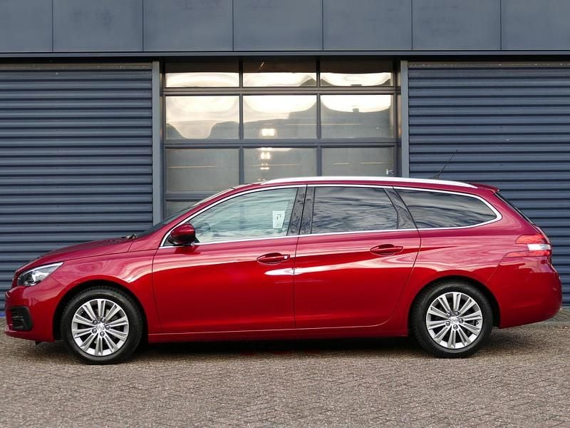 Occasion Peugeot 308 SW Premium 110 PK (80 kW) 2020 Rood Stationwagen