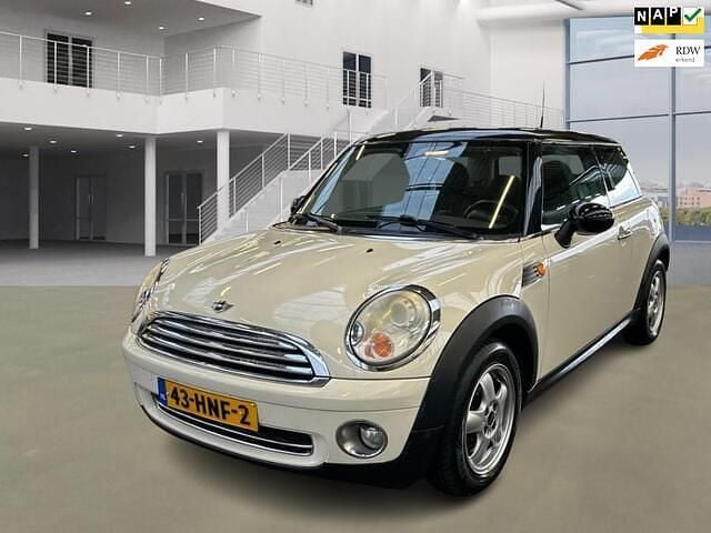 Wit Gebruikt 2009 Mini Cooper Hatchback | € 3.299 (Eerlijke prijs) - Afbeelding 1/4