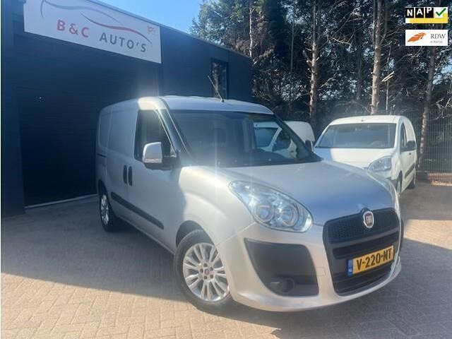 Grijs Gebruikt 2013 Fiat Doblò MPV | € 222 - Afbeelding 1/4